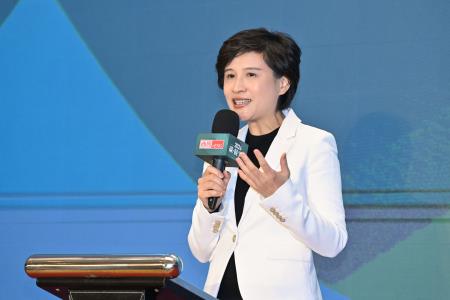 鄭副院長今(27)日出席商周2024碳競爭力100強頒獎典禮照片 共7張　共7張