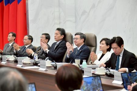 2025年12月19日行政院長卓榮泰出席「監察院114年巡察行政院會議」　共7張