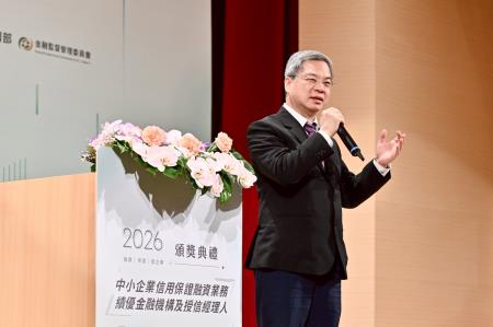 2026年3月16日行政院長卓榮泰出席2026中小企業信用保證融資業務績優金融機構及授信經理人頒獎典禮 　共6張