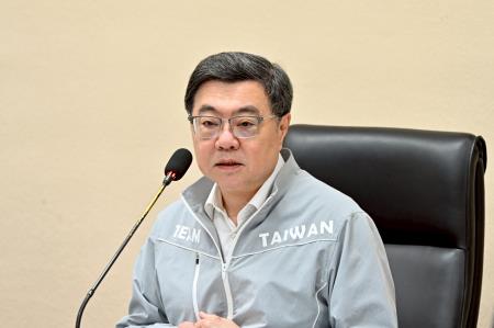 2026年4月20日行政院長卓榮泰主持因應中東衝突民生安定專案會議 　共2張