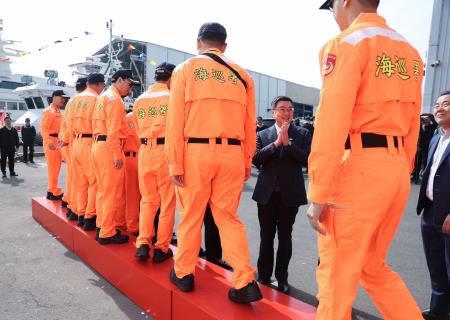 2025年1月10日行政院長卓榮泰出席「長濱艦交船、CG612命名下水、PP-10096、PP-3525交船聯合典禮」S__137781252_0　共10張