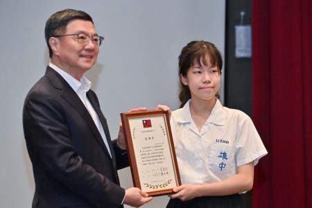 行政院長卓榮泰出席2024南方領袖教育學院閉幕式　共6張