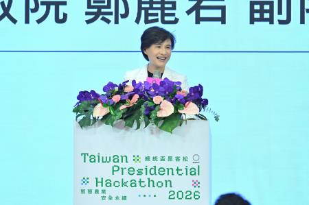 2026年7月31日行政院副院長鄭麗君出席「總統盃黑客松徵件啟動記者會」　共5張
