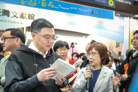 2026年2月5日行政院長卓榮泰參觀2026年第34屆台北國際書展 　共11張