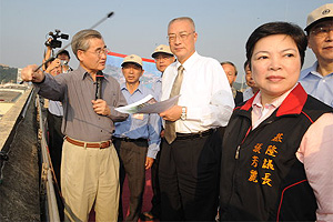 吳揆視察基隆港務局及基隆火車站都市更新站區遷移計畫 　共1張