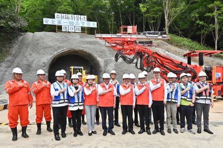 2024年4月15日行政院長陳建仁視察「石門水庫至新竹聯通管工程計畫_隧道銜接段工程施工」1.jpg