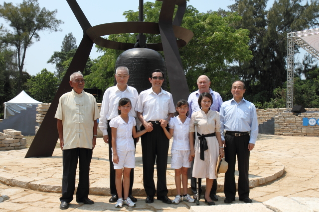 吳揆出席建國100年和平祈福日敲鐘儀典 　共1張