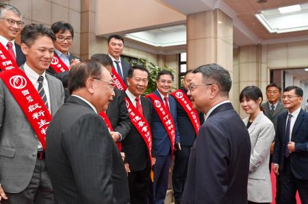 2024年11月13日行政院長卓榮泰接見第33屆國家磐石獎暨第26屆海外台商磐石獎得獎企業9　共9張