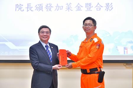 2026年1月30日行政院長卓榮泰出席「緝獲金昌隆貨輪走私毒品聯合記者會」暨春節前視導 　共6張