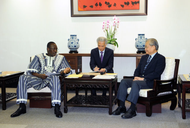 毛揆接見布吉納法索席達總理訪華團 期許兩國關係更趨緊密造福人民　共3張
