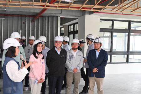 2026年4月4日行政院長卓榮泰視察臺東樂齡社福大樓工程　共9張