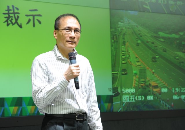 林揆視察端節連假交通疏運 呼籲國人運用大眾運輸返鄉出遊 　共4張