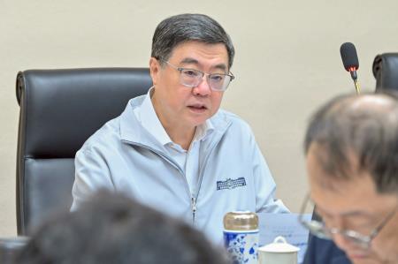 2026年5月25日行政院長卓榮泰主持因應中東衝突民生安定專案會議 　共2張