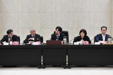 1071106行政院長賴清德與中華民國工業區廠商聯合總會座談會_S__11288685　共4張