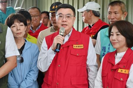 卓院長今（5）日視察「佳冬蓮霧田區（含屏東縣農產品受損情形）」照片_6 共8張