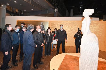2022年12月17日行政院長出席「畫筆下的真實_李梅樹120歲藝術紀念展」開幕式4　共4張