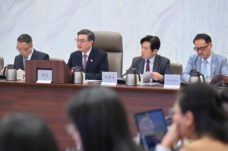 2025年12月24日行政院長卓榮泰主持行政院性別平等會第34次委員會議 　共3張