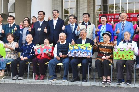 2024年2月2日行政院長陳建仁參訪財團法人樹河社會福利基金會附設臺灣省私立悠然山莊安養中心　共15張