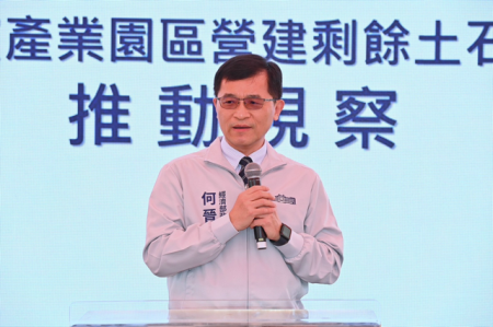 2026年4月18日行政院長卓榮泰視察彰濱產業園區營建剩餘土石方去化推動情形 　共6張