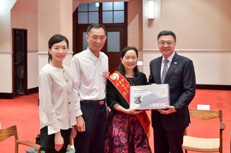 行政院長卓榮泰接見第27屆大愛獎得獎人一行 　共10張