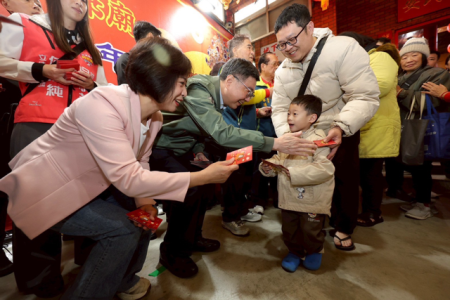 2026年2月20日行政院長卓榮泰赴豐原武德宮參拜祈福 　共8張