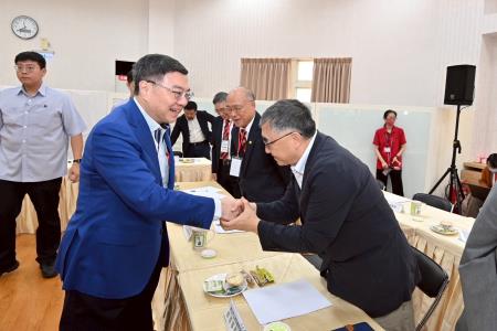 2025年4月19日行政院長卓榮泰出席新北場次產業座談會_9　共10張