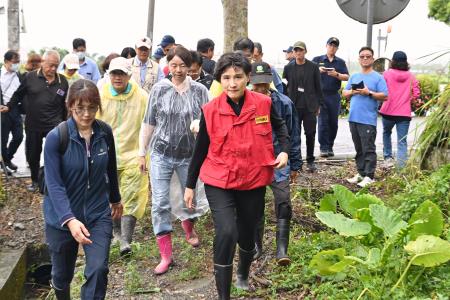 視察番石榴農作災損　共14張