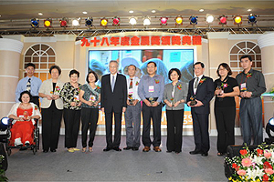 吳揆出席金展獎頒獎典禮，期許就業市場春天早日降臨 　共1張