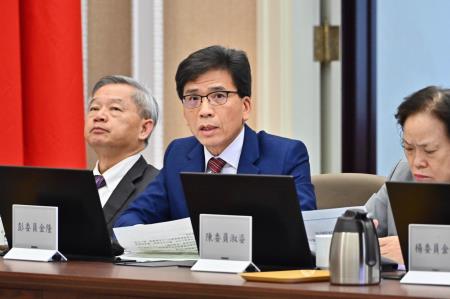 2024年10月17日行政院長卓榮泰主持行政院經濟發展委員會第2次會議。 　共7張