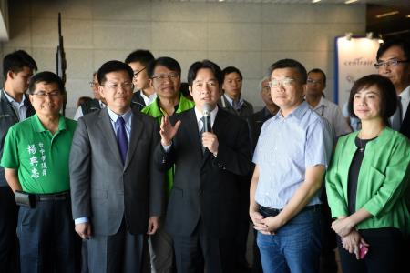 1070729行政院長賴清德視察台中國際機場整體規劃發展情形_1