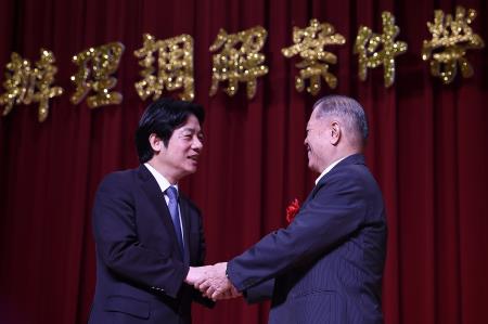 1070822賴清德院長出席「106年調解案件榮獲中央各獎項績優人員表揚大會」-3