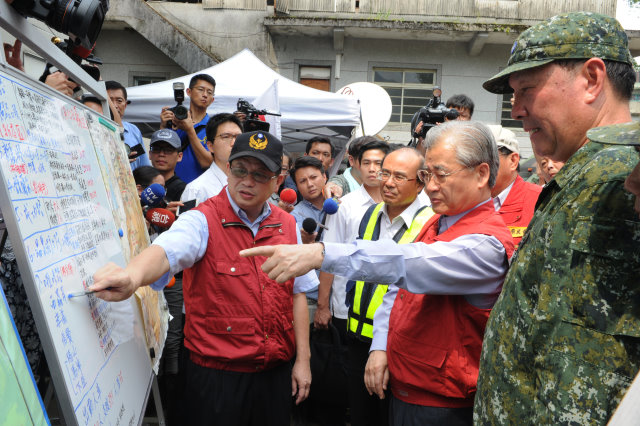 毛揆緊盯搶修進度 烏來地區復原不延宕　共2張