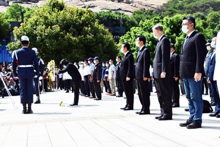 總統蔡英文出席823戰役公祭 AIT處長首度參加