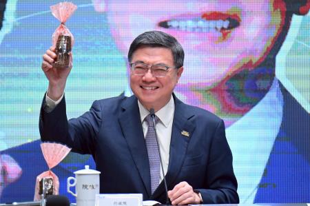 2026年5月19日行政院長卓榮泰出席行政院520記者會 　共7張