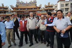 吳揆視察高雄縣內門鄉紫竹寺地震受損情形，強調中央會協助賑災工作 　共1張