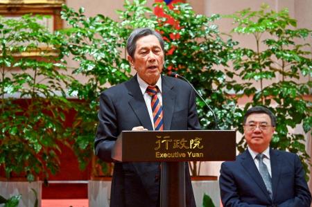 2025年10月16日-3行政院長卓榮泰接見「中華民國工業區廠商聯合總會」許正雲理事長一行 　共9張