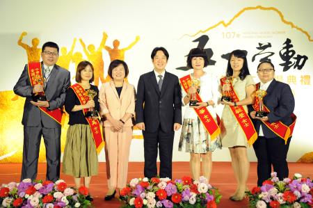 20180430行政院長賴清德出席「 107年度五一勞動節全國模範勞工表揚典禮」-3　共3張