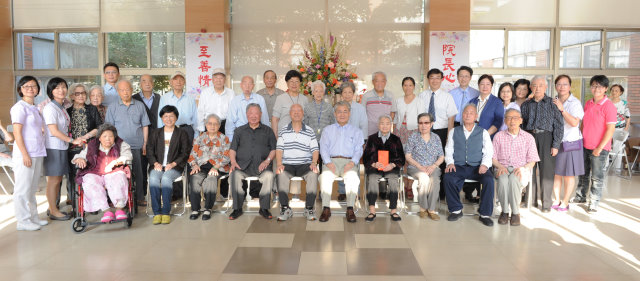 毛揆提前陪長者慶中秋 期許及早完備長照制度 　共4張