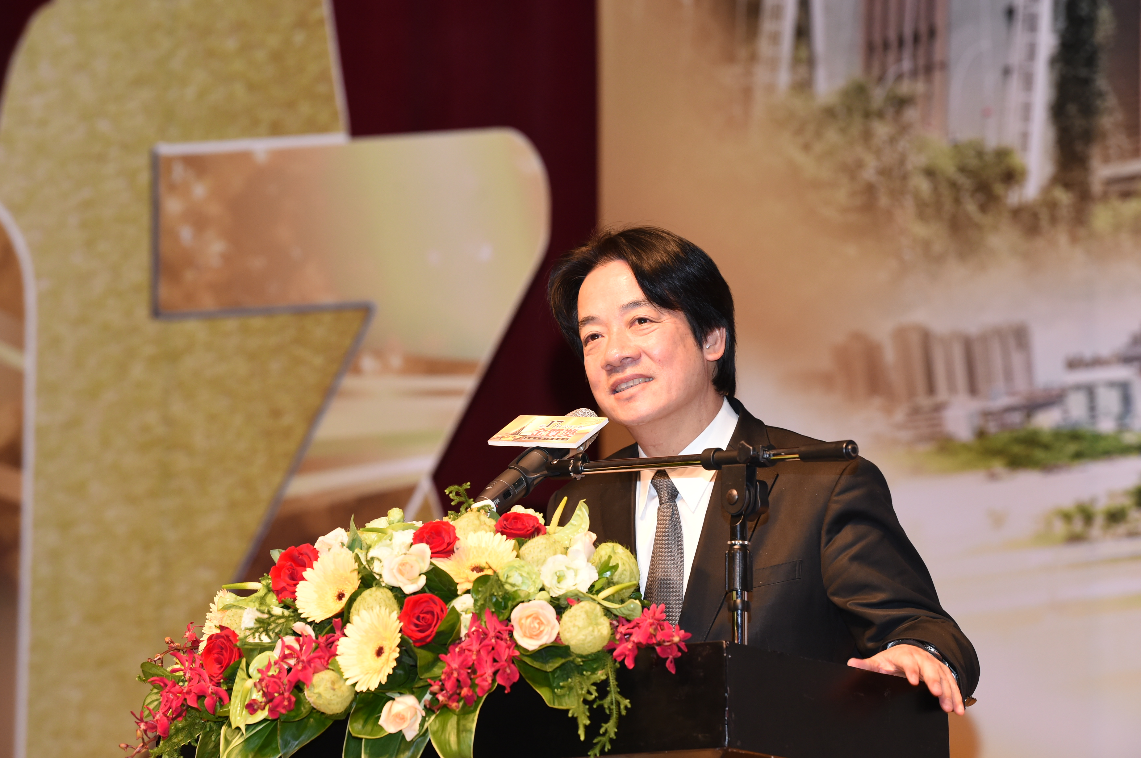 出席公共工程「金質獎」頒獎 賴揆盼工程界參與前瞻建設 共同為台灣經濟發展努力　共3張