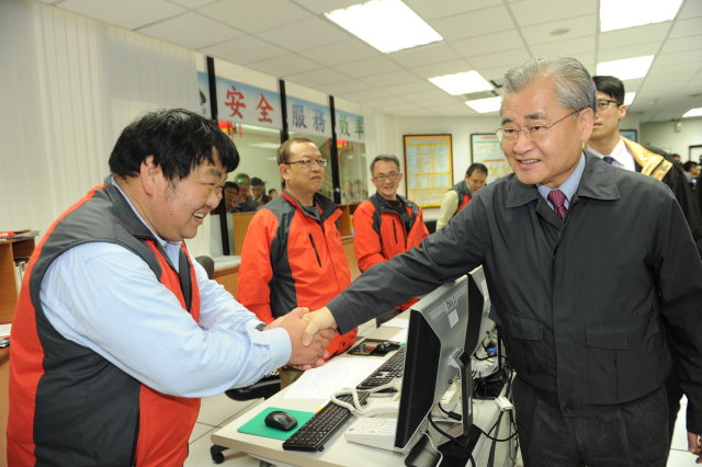 毛揆：善用大眾運輸與國道收費優惠資訊 平安過好年 　共3張