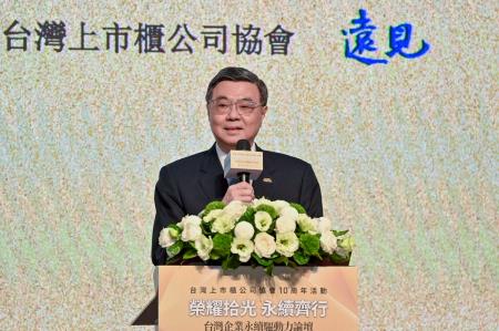 2025年12月9日行政院長卓榮泰出席「榮耀拾光 永續齊行 台灣企業永續驅動力論壇」 　共5張