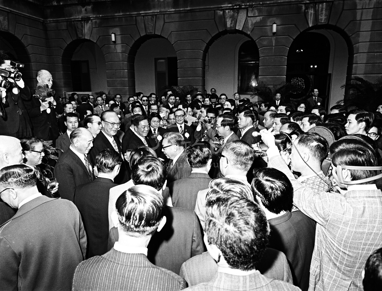 1975年2月6日行政院長蔣經國出席中華民國64年新聞同業園遊會 共4張 　共4張