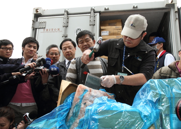 江副院長視察進口牛肉品逐批查驗情形 　共1張