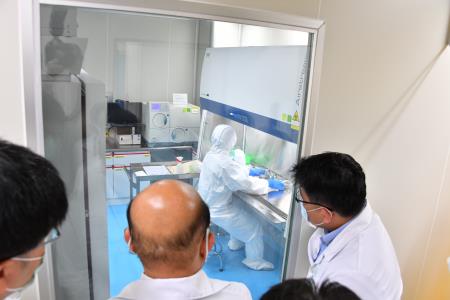 2020年6月9日行政院長蘇貞昌訪視高端疫苗生物製劑股份有限公司_4 　共7張