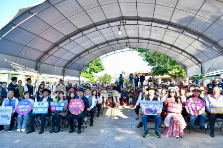 2025年11月22日行政院長卓榮泰出席「富岡鐵道藝術節」開幕活動　共11張