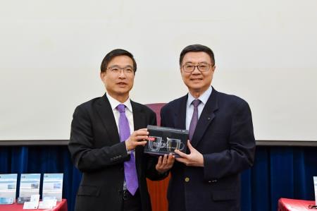 2024年7月16日行政院長卓榮泰參訪義隆電子股份有限公司 _3_　共16張