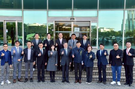 2026年1月23日行政院長卓榮泰出席汽車產業座談會　共7張