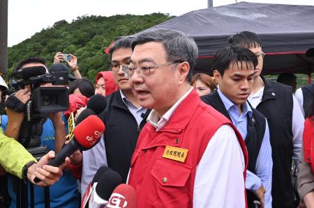 2025年11月12日行政院長卓榮泰視察蘇澳溪分洪工程受訪照　共9張
