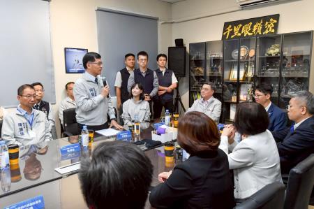 2026年5月5日行政院長卓榮泰參訪千里眼精密部件股份有限公司 　共7張