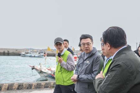 卓院長今（23）日視察「漁港建設」照片 共6張